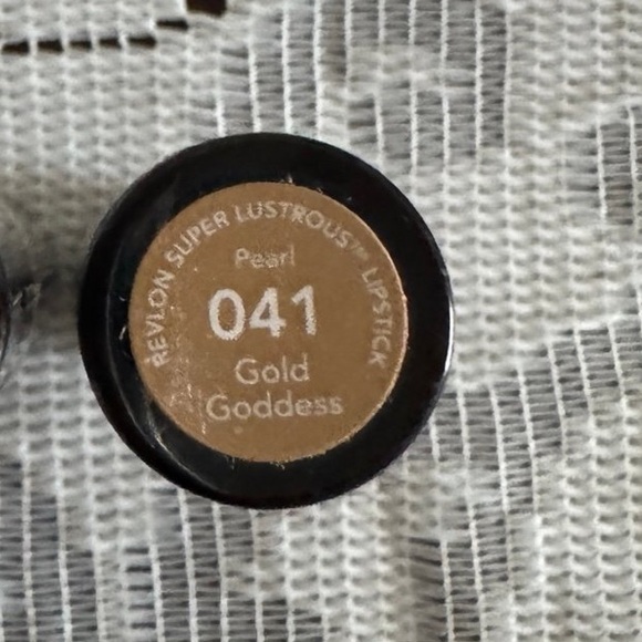 Revlon Super Lustrous Pearl Lipstick, Creamy Formula, 041 Gold Goddess - Picture 5 of 5